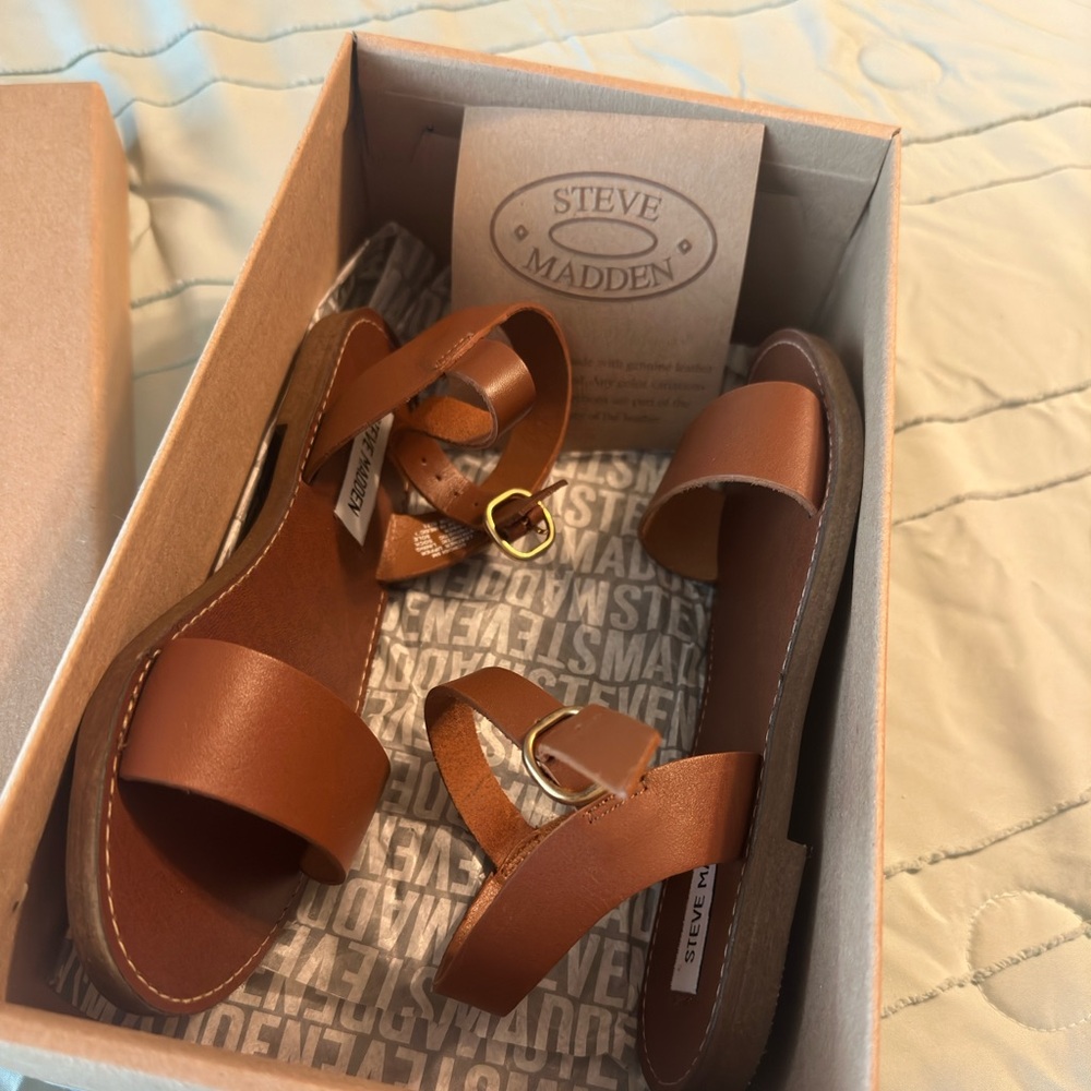 Steve Madden sandals Size 5 never worn. Smoke free home